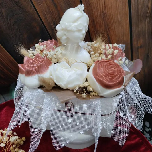 Arranjo "Deusa Serena" – Flores em Cera Artesanal